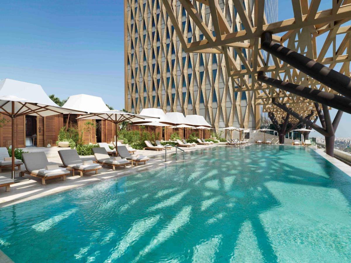 Four Seasons Hotel Kuwait At Burj Alshaya Koeweit Buitenkant foto The pool at the top of the hotel