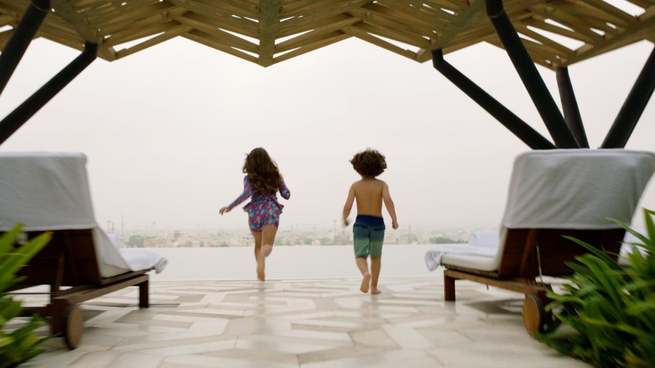 Four Seasons Hotel Kuwait At Burj Alshaya Koeweit Buitenkant foto The rooftop pool at the Ritz-Carlton, DIFC