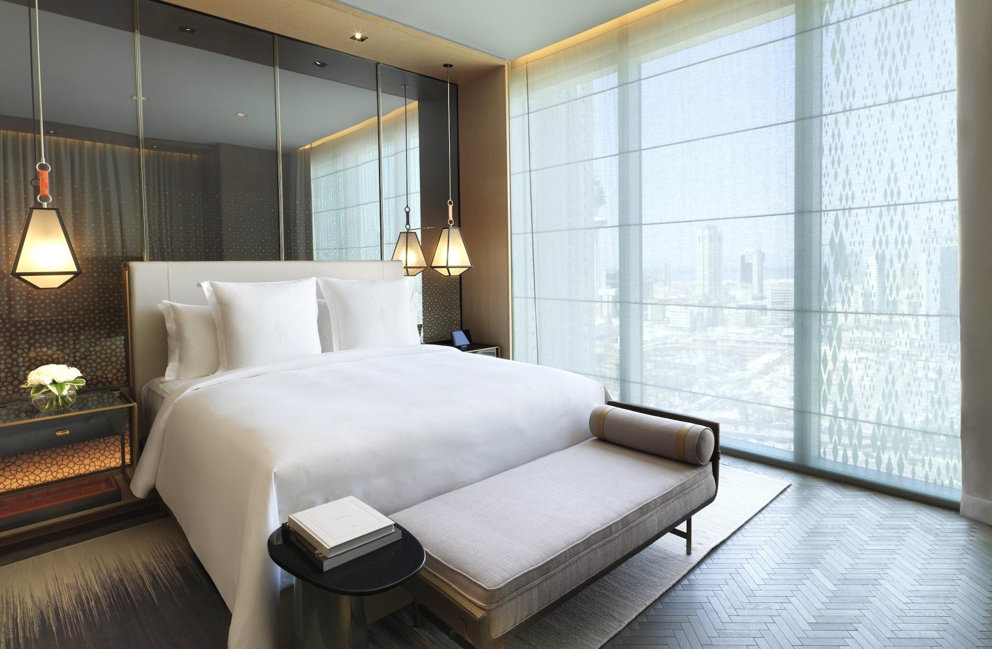 Four Seasons Hotel Kuwait At Burj Alshaya Koeweit Buitenkant foto A bedroom at the Ritz-Carlton, DIFC